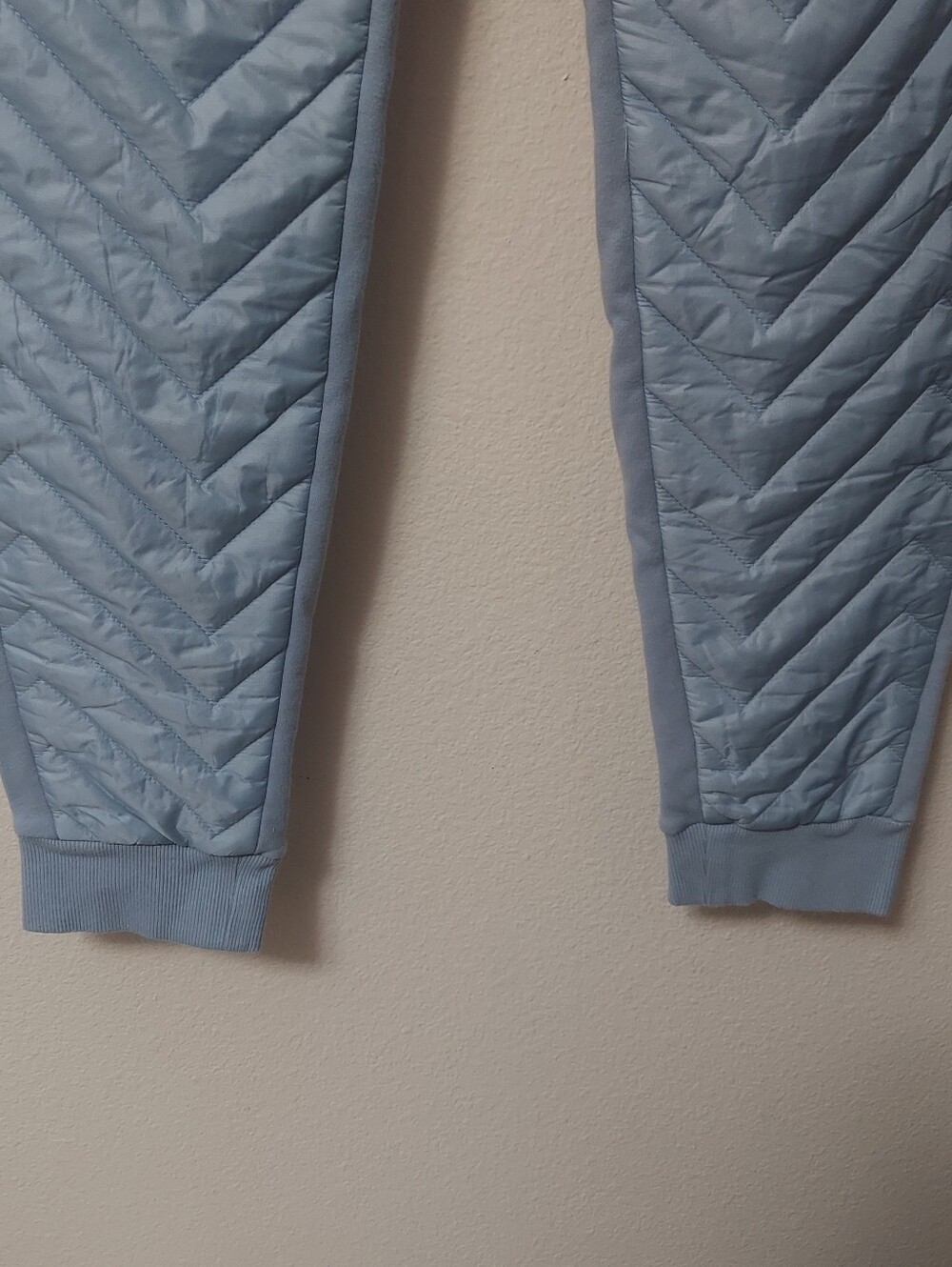 Athleta Woman's Quilted Light Blue Jogger Pants Size 4 - Picture 5 of 7